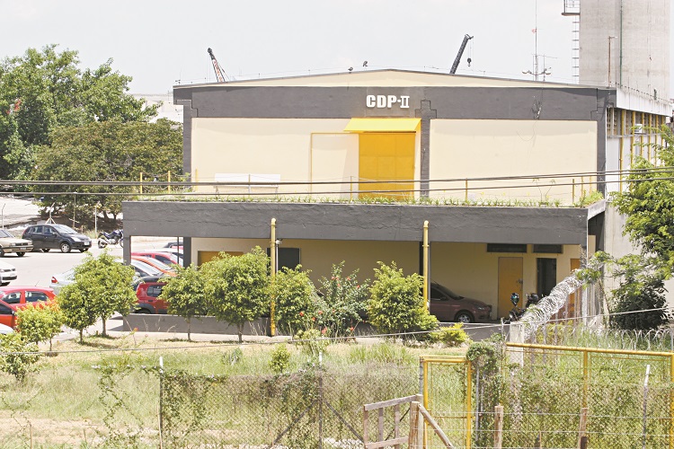 Após ser preso pela PF, Vorcaro é levado ao CDP 2 de Guarulhos