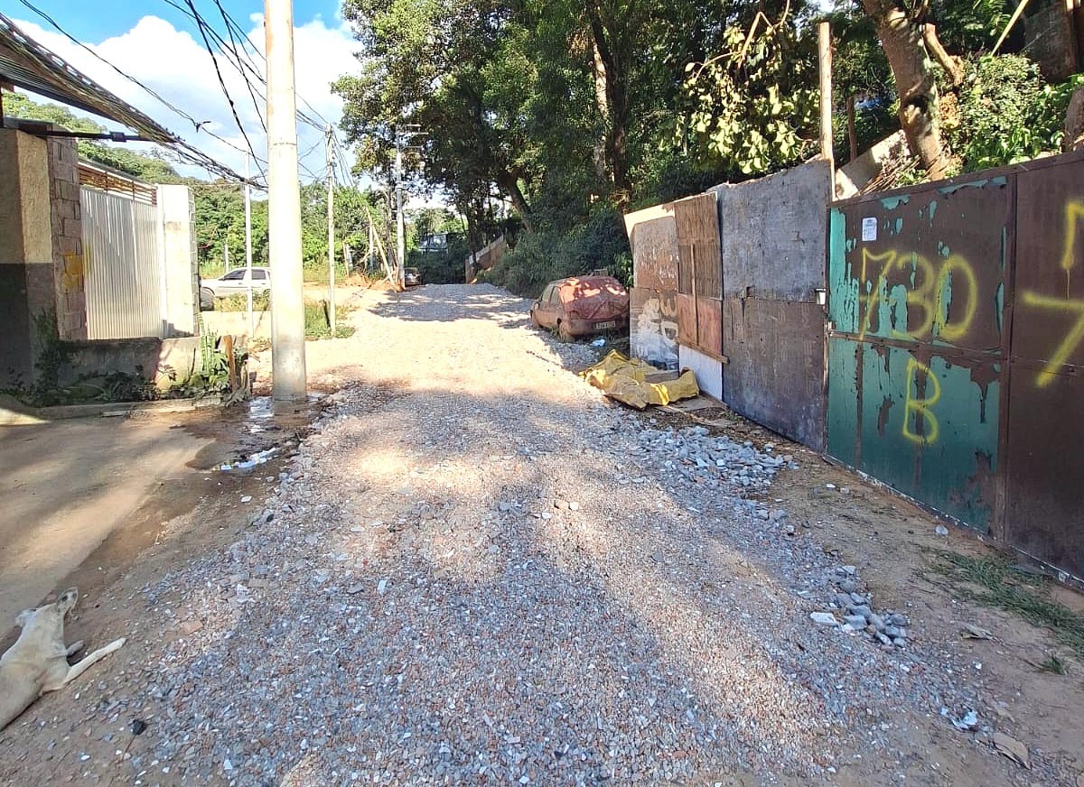 Prefeitura promove conservação de via de terra no Cabuçu