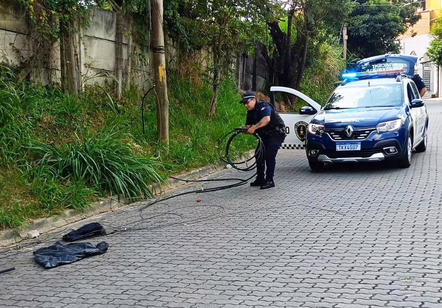 GCM detém homem por furto de cabos de telefonia no bairro Água Chata