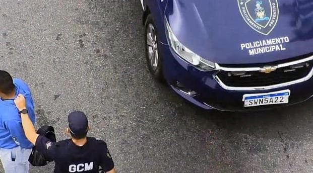GCM captura foragido e encaminha à delegacia criminoso por furto de cabos em ações na cidade
