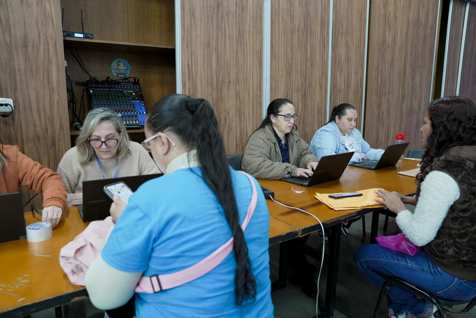 Poder Executivo realiza mutirão de empregos com mais de 500 vagas de auxiliar de logística nesta terça-feira