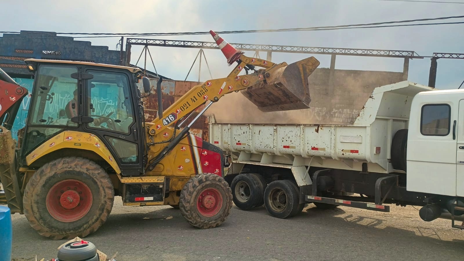Panorama: Descarte irregular é removido em vias da região de Cumbica e da Vila Rio