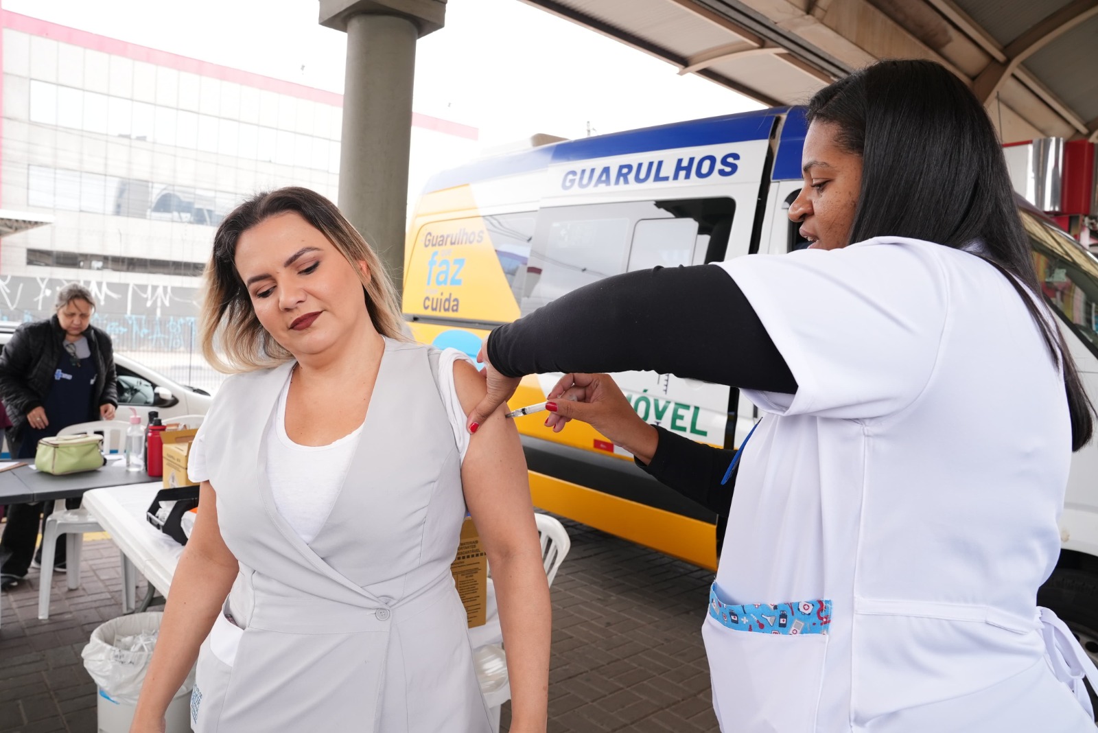 Poder Executivo de Guarulhos leva Vacimóvel ao Terminal Pimentas para vacinação contra sarampo e gripe
