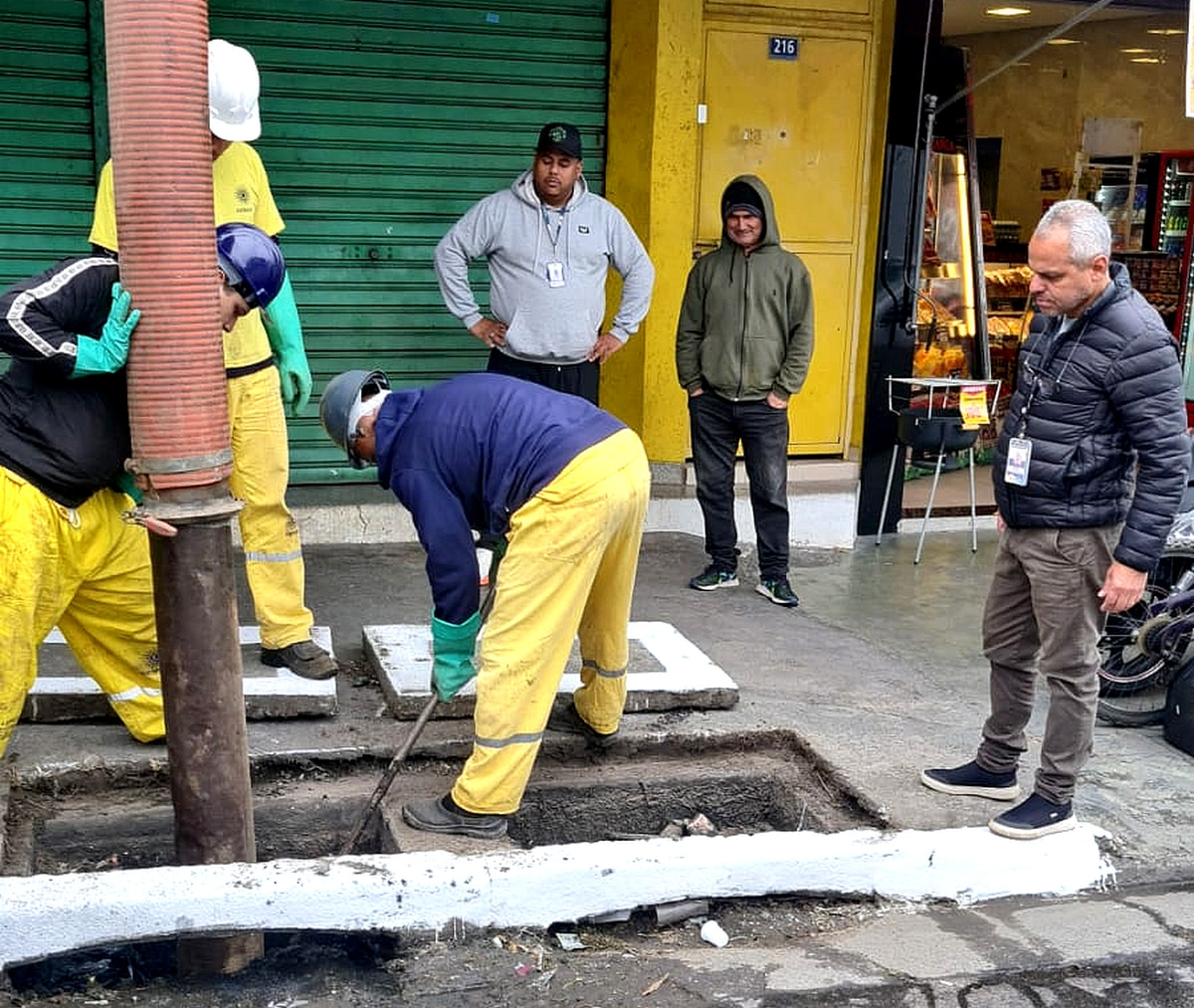 governo local desobstrui bocas de lobo em vias de três bairros