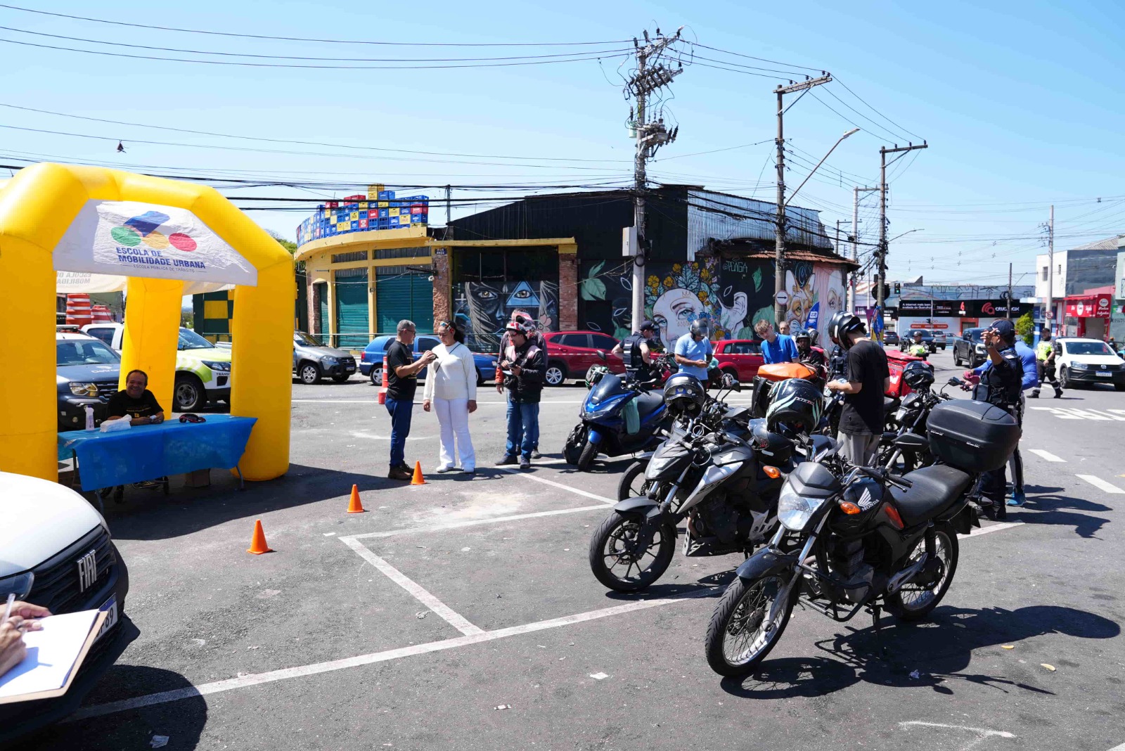 governo local de Guarulhos promove blitz educativa com motociclistas e palestra com estudantes