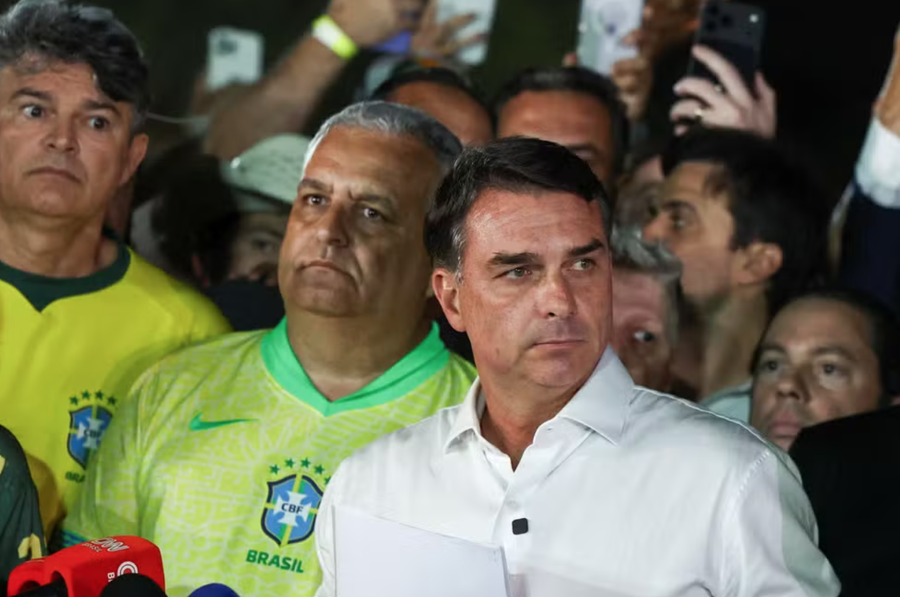 Fique por dentro: Flávio Bolsonaro descumpre ordem de Moraes e não entrega passaporte à PF
